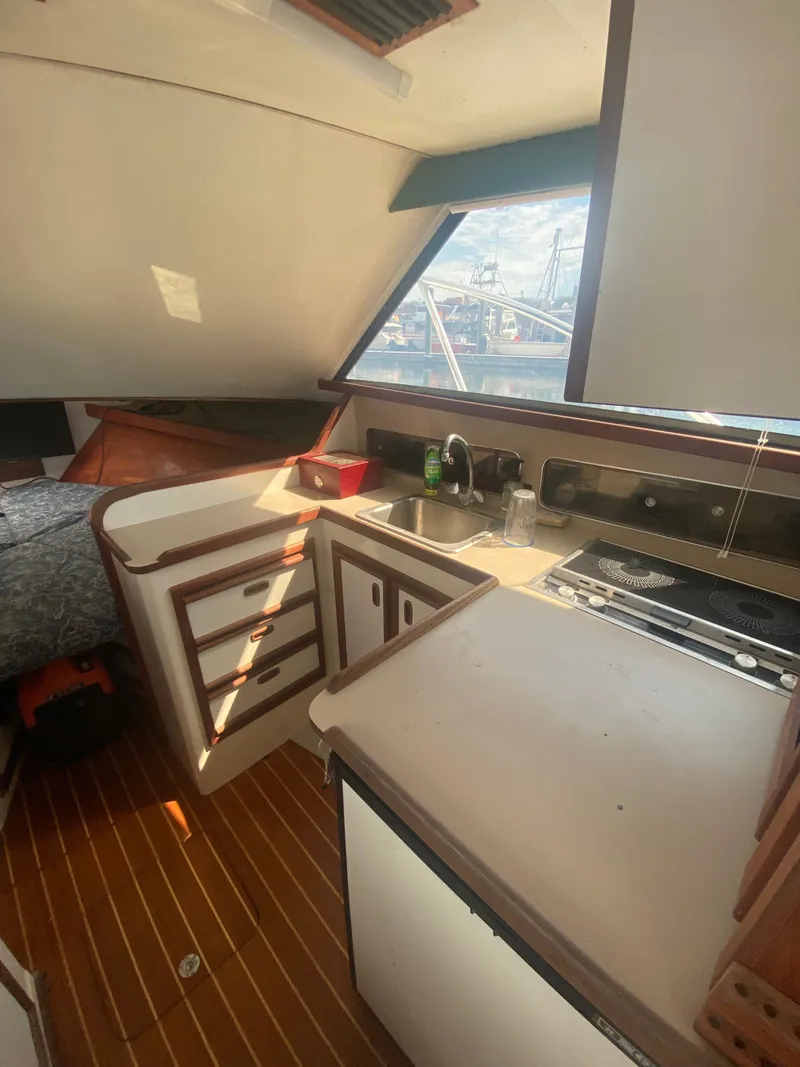 Slide: The Image of Blackfin 32 Flybridge 1988 - 19