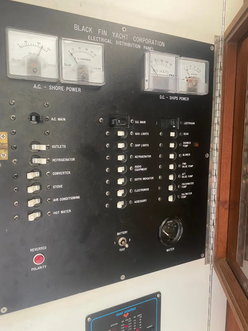 Slide: The Image of Blackfin 32 Flybridge 1988 - 25