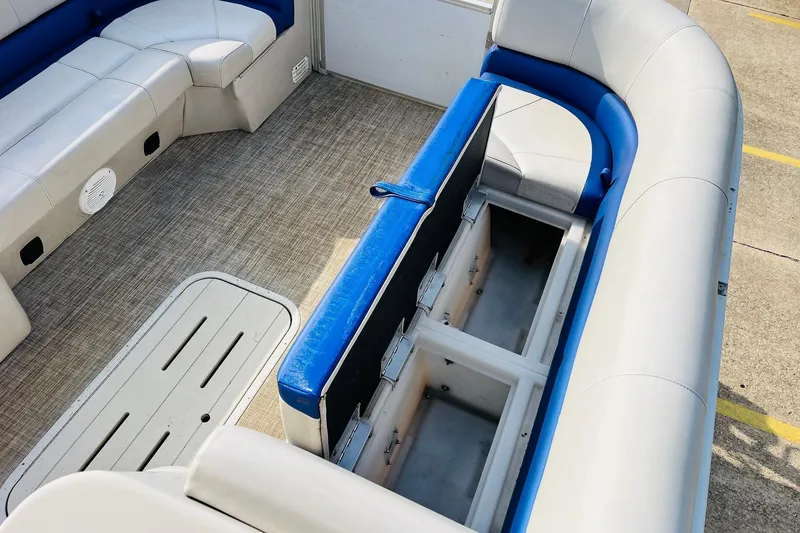 Slide: The Image of 2019 SunCatcher V322 RF boat interior with white seating and central hatch. - 18