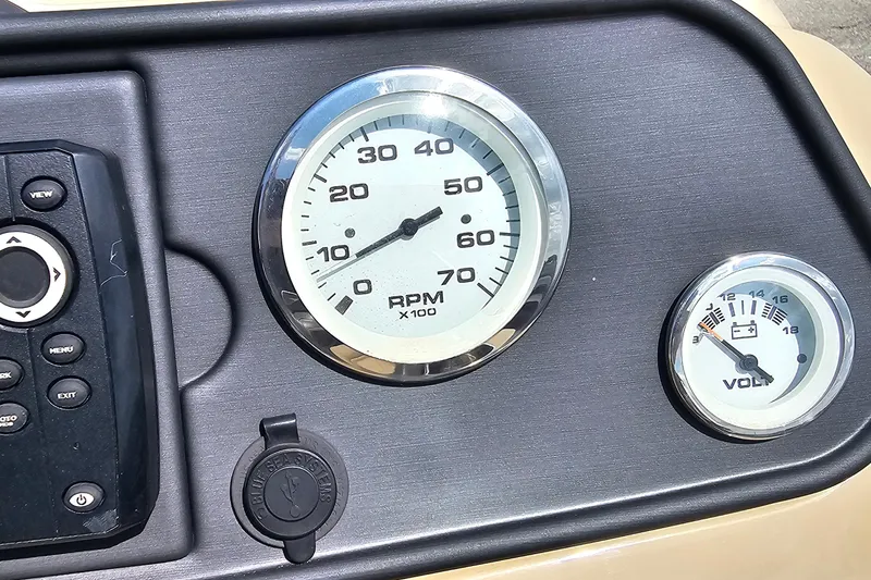 Slide: The Image of Dashboard of 2021 Bentley Pontoons 200 CRUISE with RPM and volt gauges. - 14