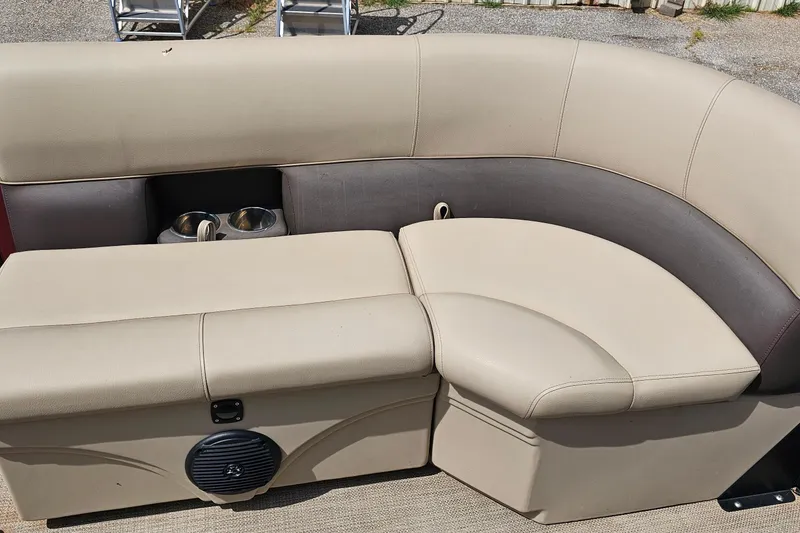 Slide: The Image of 2021 Bentley Pontoons 200 CRUISE seating with cup holders and speaker. - 7