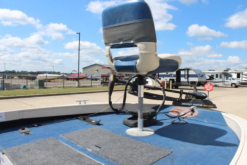 Slide: The Image of 1997 Crestliner 1750 Tournament Pro boat with blue seating and Minn Kota trolling motor. - 17