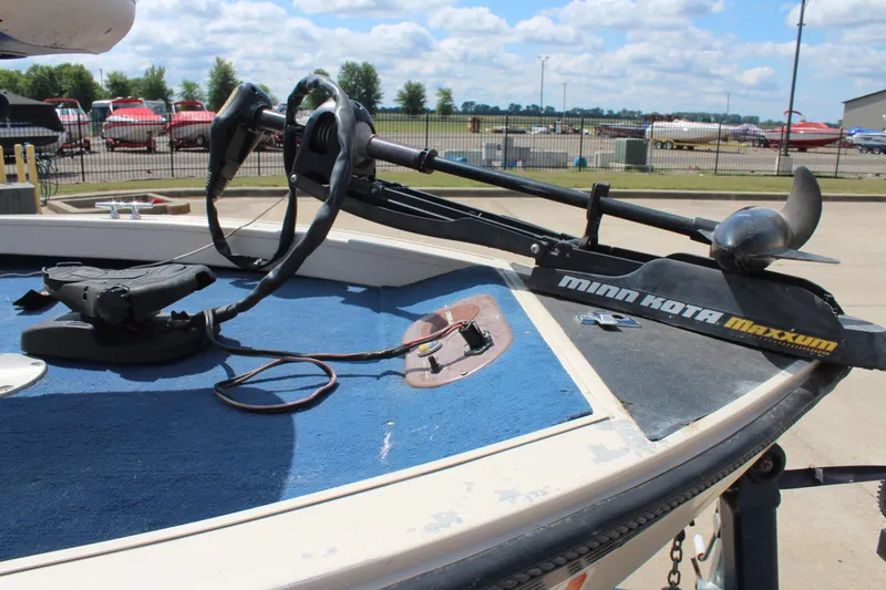 Slide: The Image of 1997 Crestliner 1750 Tournament Pro with Minn Kota Maxxum trolling motor on deck. - 19