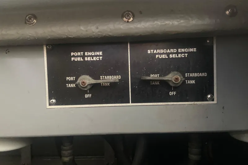 Slide: The Image of Fuel selection panel on a 1997 Sea Ray 400 Express Cruiser boat. - 38