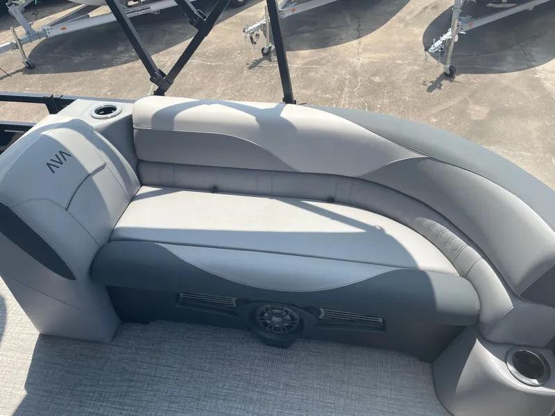 Slide: The Image of Avalon VNT85 VRB23T 2025 - 10