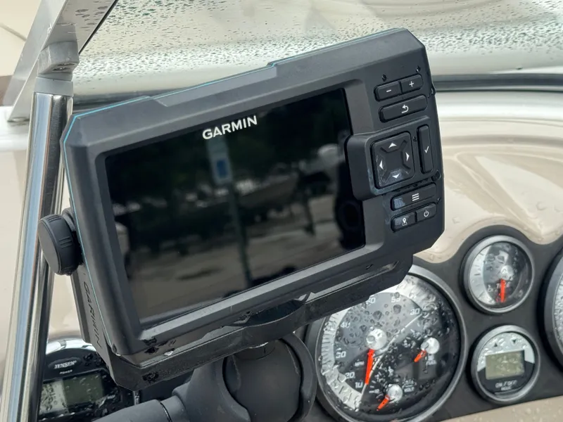 Slide: The Image of Bayliner 215 Deck Boat 2014 - 20