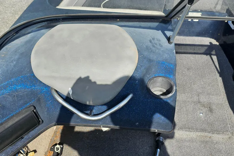 Slide: The Image of 2004 ProCraft 180 Combo boat interior with seat and cup holder. - 15