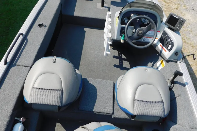 Slide: The Image of 2009 Eagle G3 175 PF boat interior with steering console and seating. - 5