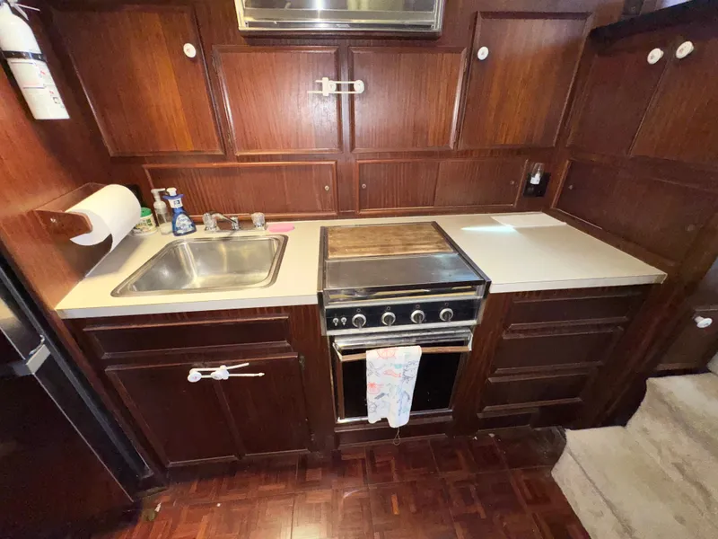 Slide: The Image of Hatteras 42 Convertible 1978 - 10