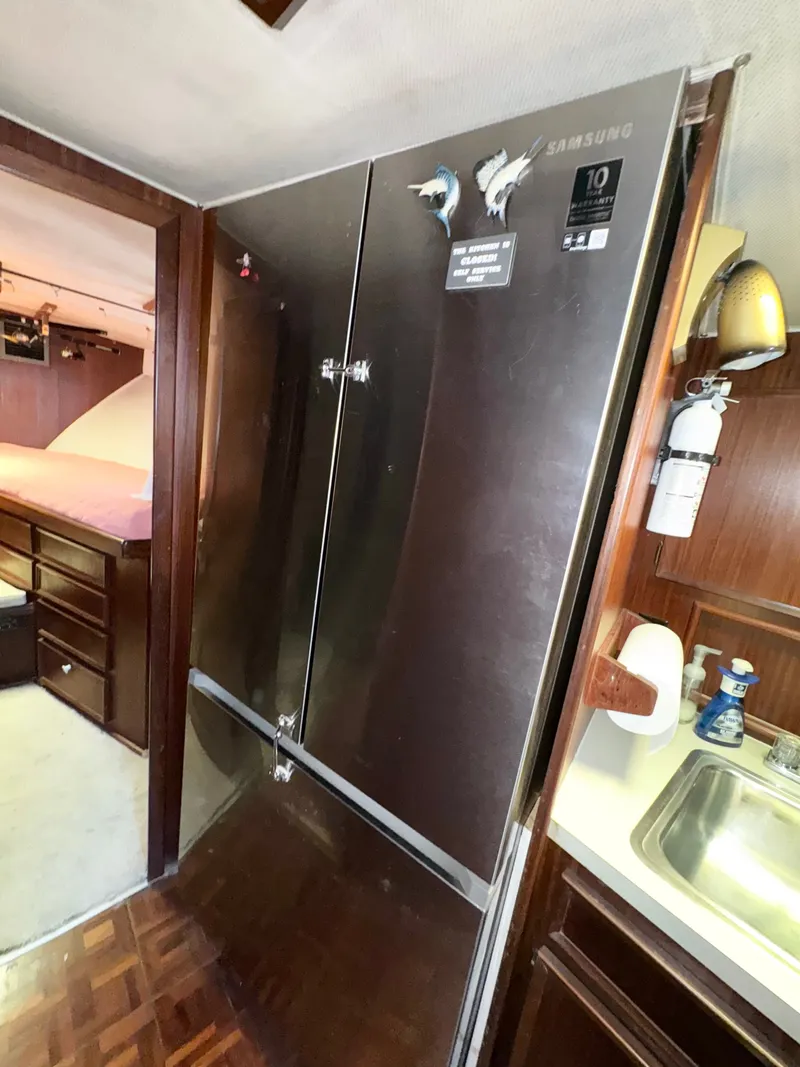 Slide: The Image of Hatteras 42 Convertible 1978 - 11