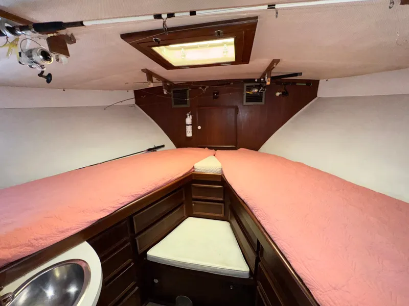 Slide: The Image of Hatteras 42 Convertible 1978 - 13