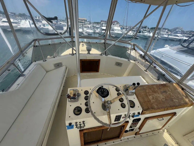 Slide: The Image of Hatteras 42 Convertible 1978 - 15