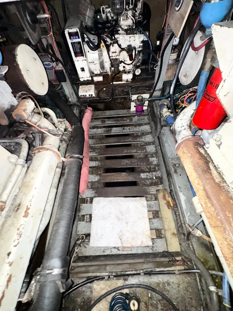 Slide: The Image of Hatteras 42 Convertible 1978 - 18