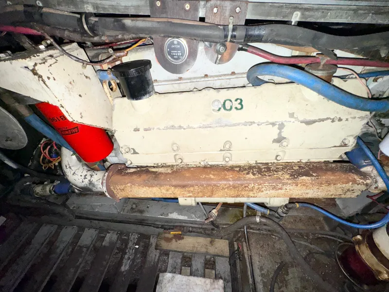 Slide: The Image of Hatteras 42 Convertible 1978 - 20