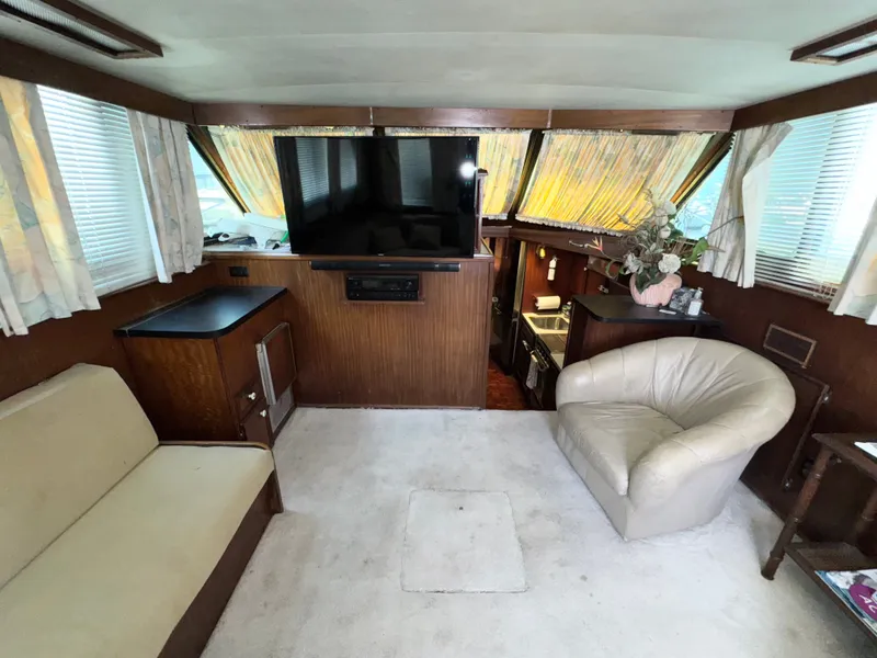 Slide: The Image of Hatteras 42 Convertible 1978 - 5