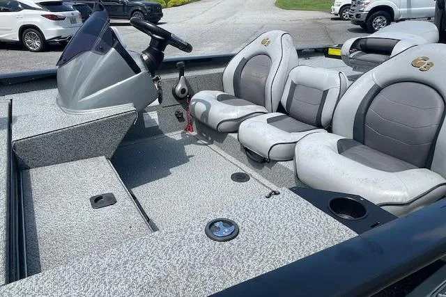Slide: The Image of 2019 G3 Sportsman 1710 boat interior with dual seats and steering console. - 8