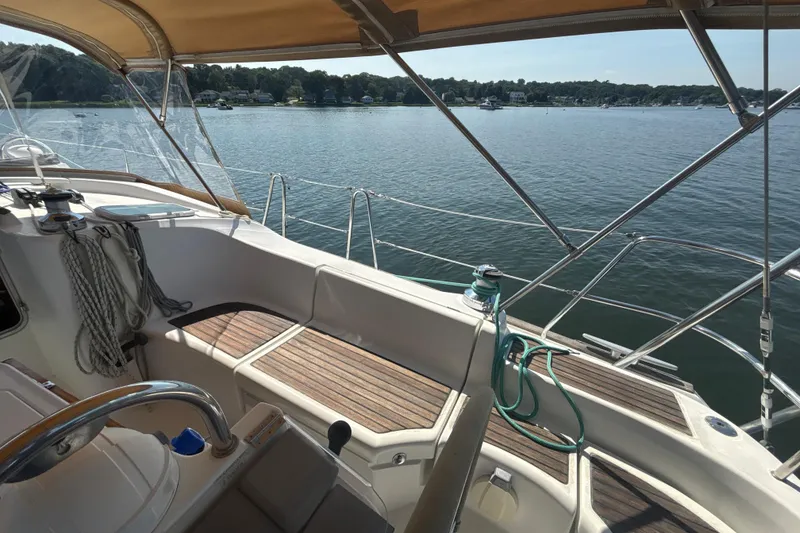 Slide: The Image of Cockpit view of 2004 Beneteau Oceanis 423 sailboat on calm water. - 11