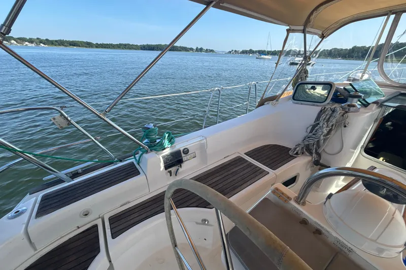 Slide: The Image of 2004 Beneteau Oceanis 423 sailboat cockpit with scenic water view. - 12