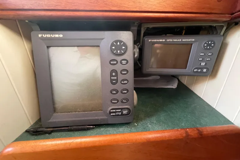 Slide: The Image of Furuno marine radar and GPS navigator on a Pinky Custom 2008 boat. - 28