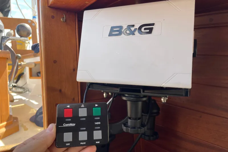 Slide: The Image of Remote control and B&G device on a Pinky Custom 2008 boat. - 31