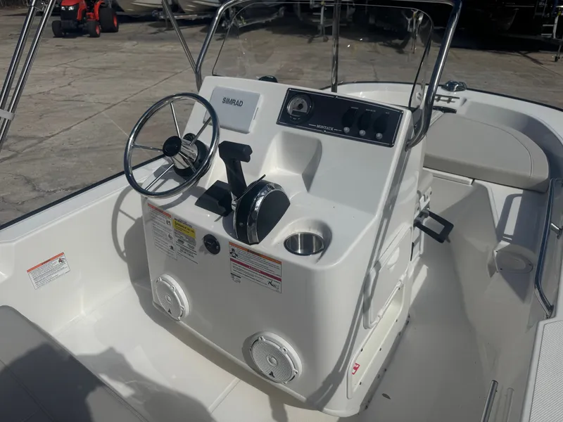 Slide: The Image of Boston Whaler 150 Montauk 2026 - 6