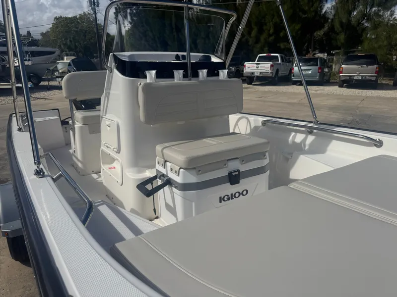 Slide: The Image of Boston Whaler 150 Montauk 2026 - 7