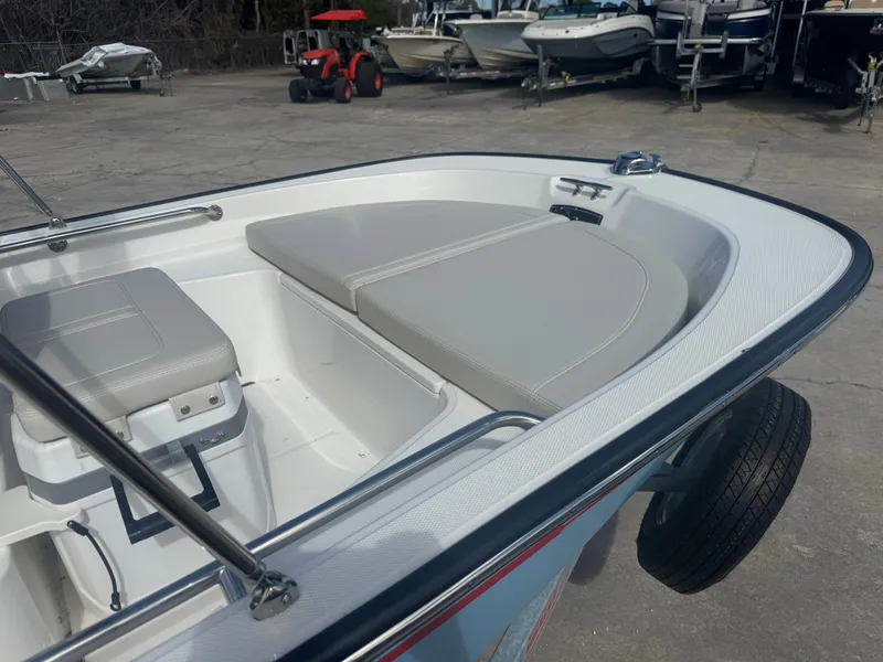 Slide: The Image of Boston Whaler 150 Montauk 2026 - 8