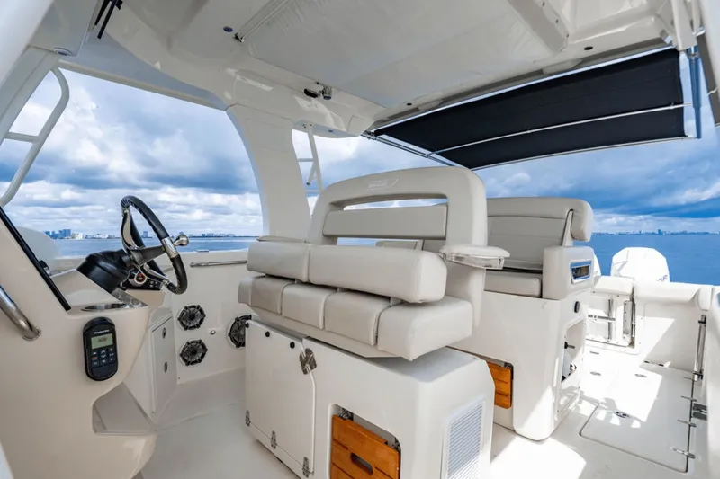 Slide: The Image of Boston Whaler 350 Realm 2022 - 13