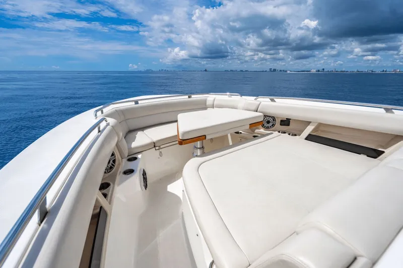 Slide: The Image of Boston Whaler 350 Realm 2022 - 15