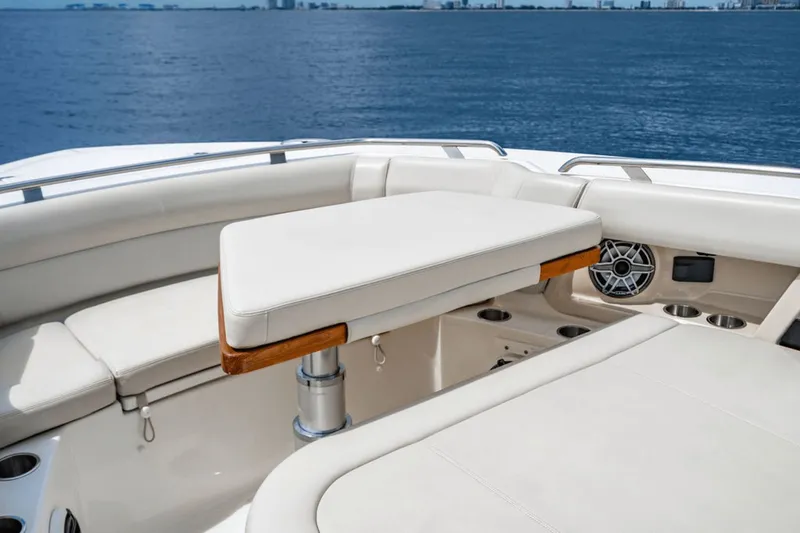 Slide: The Image of Boston Whaler 350 Realm 2022 - 17