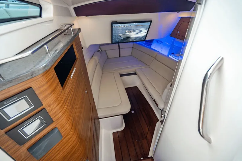 Slide: The Image of Boston Whaler 350 Realm 2022 - 18