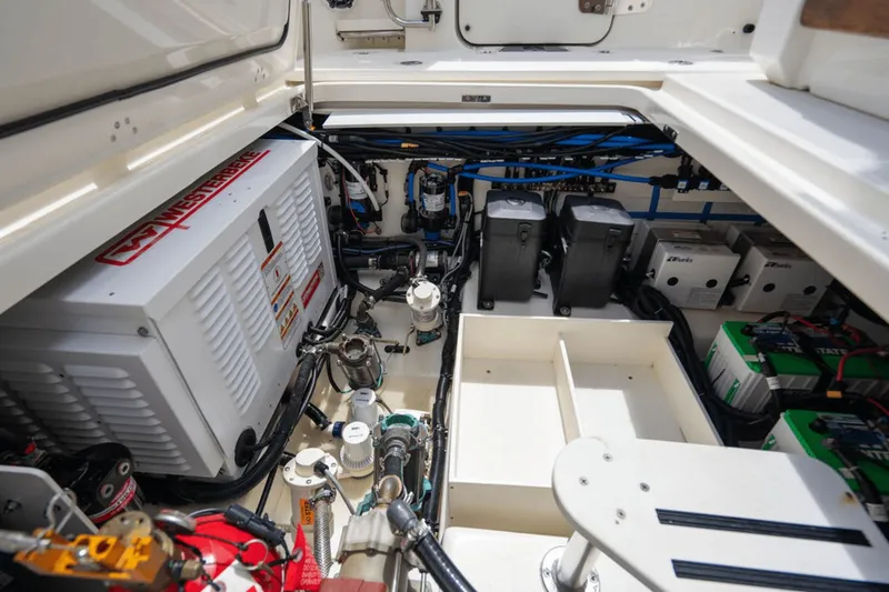 Slide: The Image of Boston Whaler 350 Realm 2022 - 22