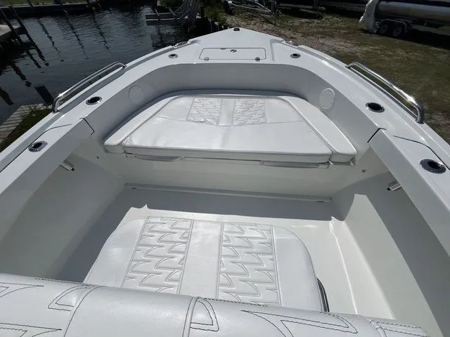 Slide: The Image of Parker 18SE Center Console 2026 - 8