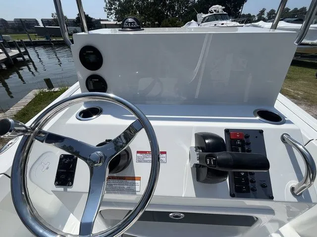 Slide: The Image of Parker 18SE Center Console 2026 - 9