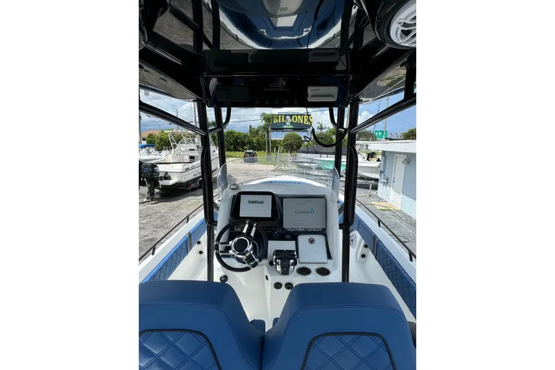Slide: The Image of 2015 Glasstream 280 ZS boat cockpit with navigation equipment and blue seating. - 4