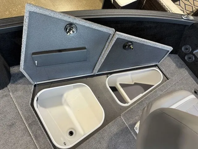 Slide: The Image of Alumacraft Competitor 175X Side Console 2026 - 19