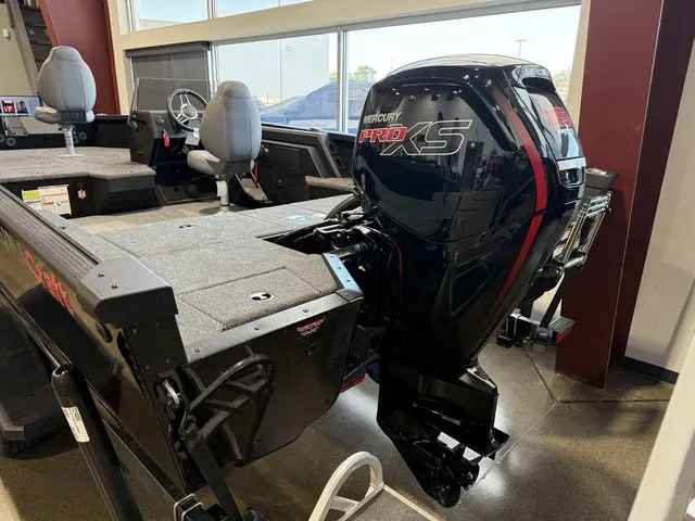 Slide: The Image of Alumacraft Competitor 175X Side Console 2026 - 3