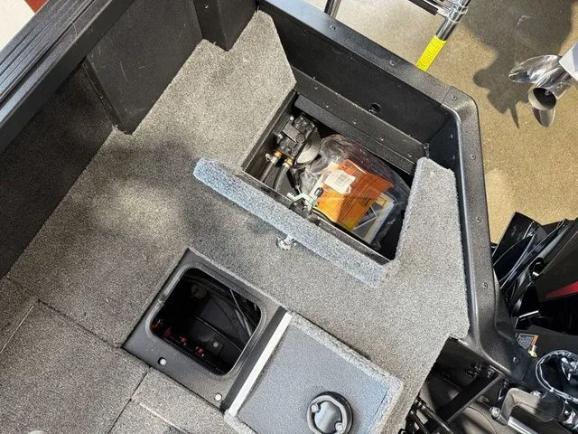 Slide: The Image of Alumacraft Competitor 175X Side Console 2026 - 5