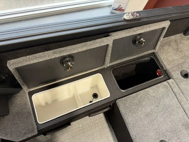 Slide: The Image of Alumacraft Competitor 175X Side Console 2026 - 8