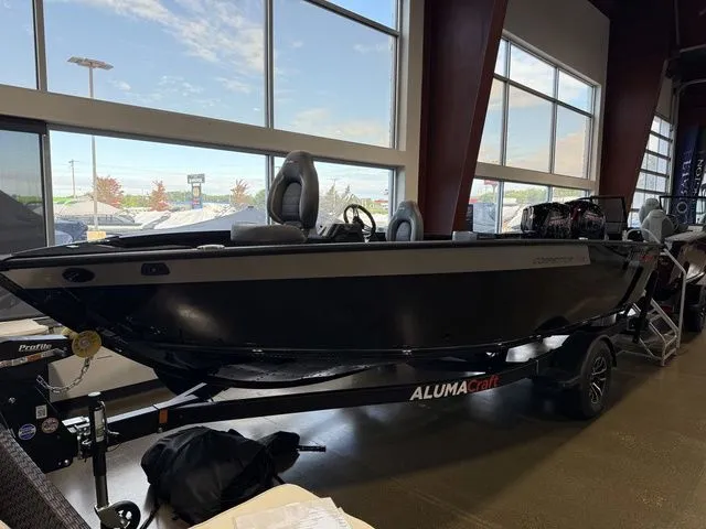 The Image of Alumacraft Competitor 175X Side Console 2026 - 1