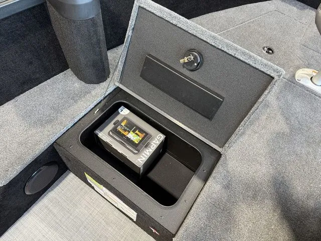 Slide: The Image of Alumacraft Competitor 175X Side Console 2026 - 17