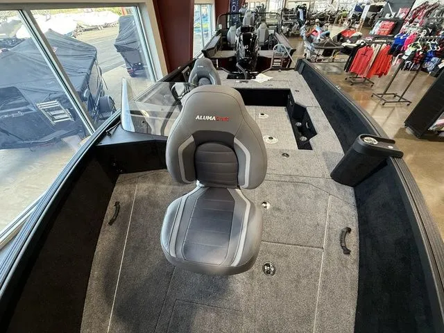 Slide: The Image of Alumacraft Competitor 175X Side Console 2026 - 22