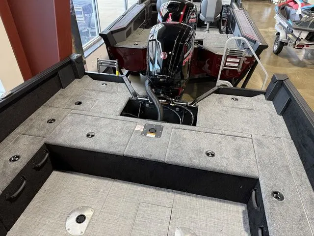 Slide: The Image of Alumacraft Competitor 175X Side Console 2026 - 4