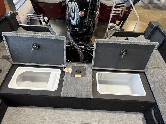 Slide: The Image of Alumacraft Competitor 175X Side Console 2026 - 7