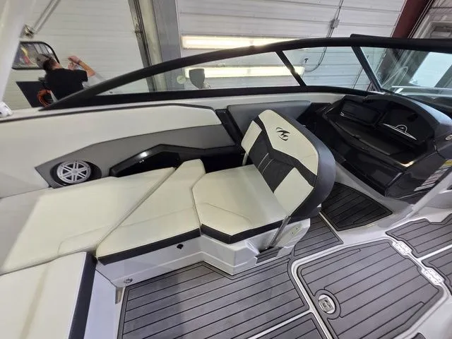 Slide: The Image of Monterey 238SS Super Sport 2019 - 10