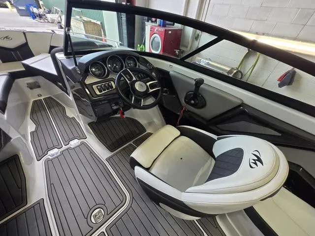 Slide: The Image of Monterey 238SS Super Sport 2019 - 11