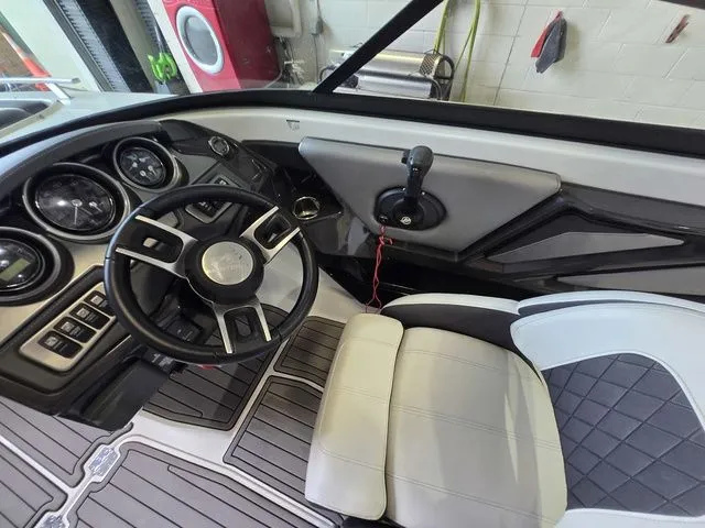 Slide: The Image of Monterey 238SS Super Sport 2019 - 12