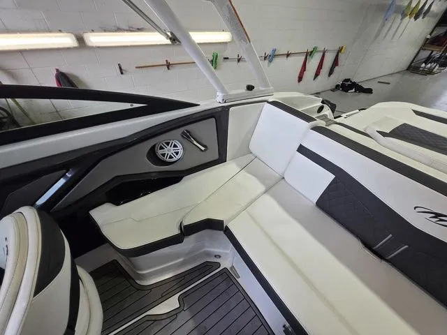 Slide: The Image of Monterey 238SS Super Sport 2019 - 7