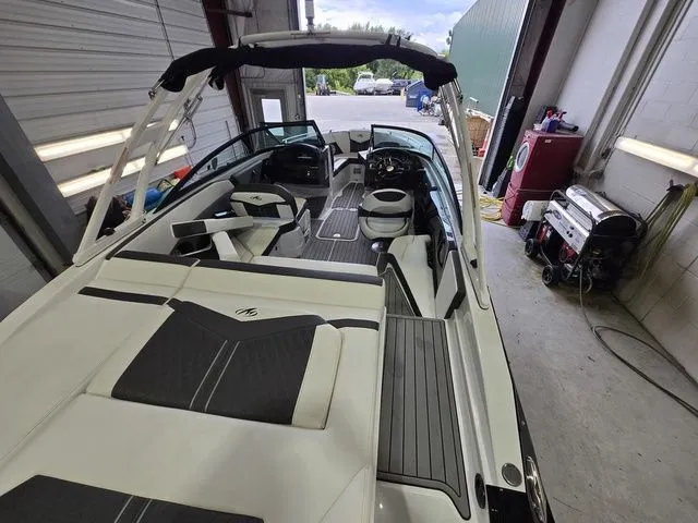 Slide: The Image of Monterey 238SS Super Sport 2019 - 6