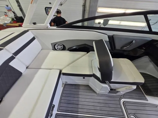 Slide: The Image of Monterey 238SS Super Sport 2019 - 8